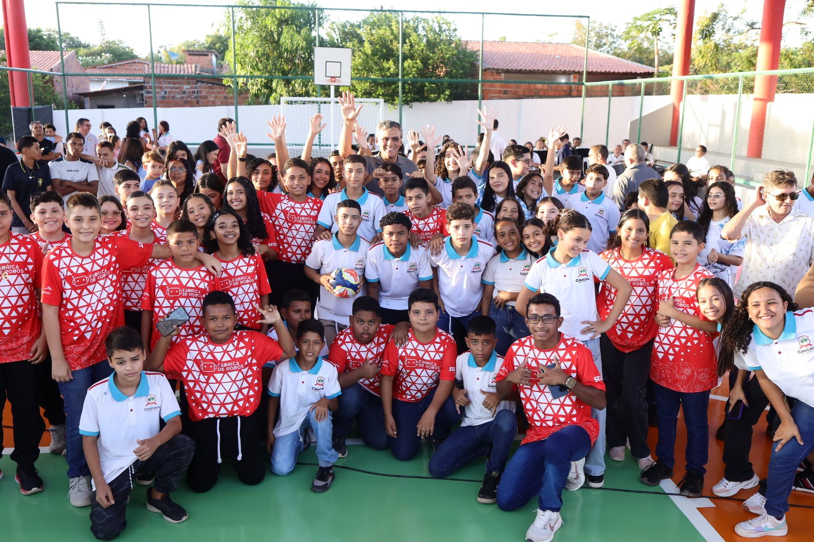 Escola Paulo Ferreira da Rocha é totalmente requalificada e ganha quadra coberta, climatização e novo refeitório